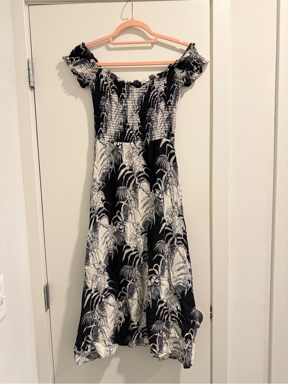 Reformation Murphy Dress Off-Shoulder Black and White Floral Palm Print Midi - Picture 4 of 8